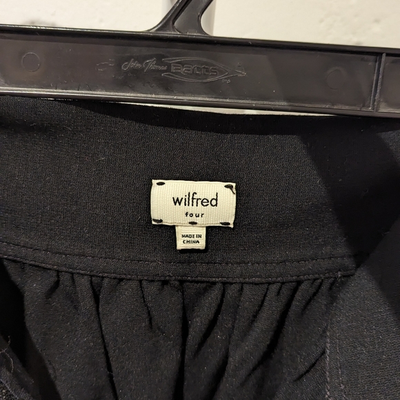 3/$30 Wilfred skirt with front zipper - Picture 2 of 2
